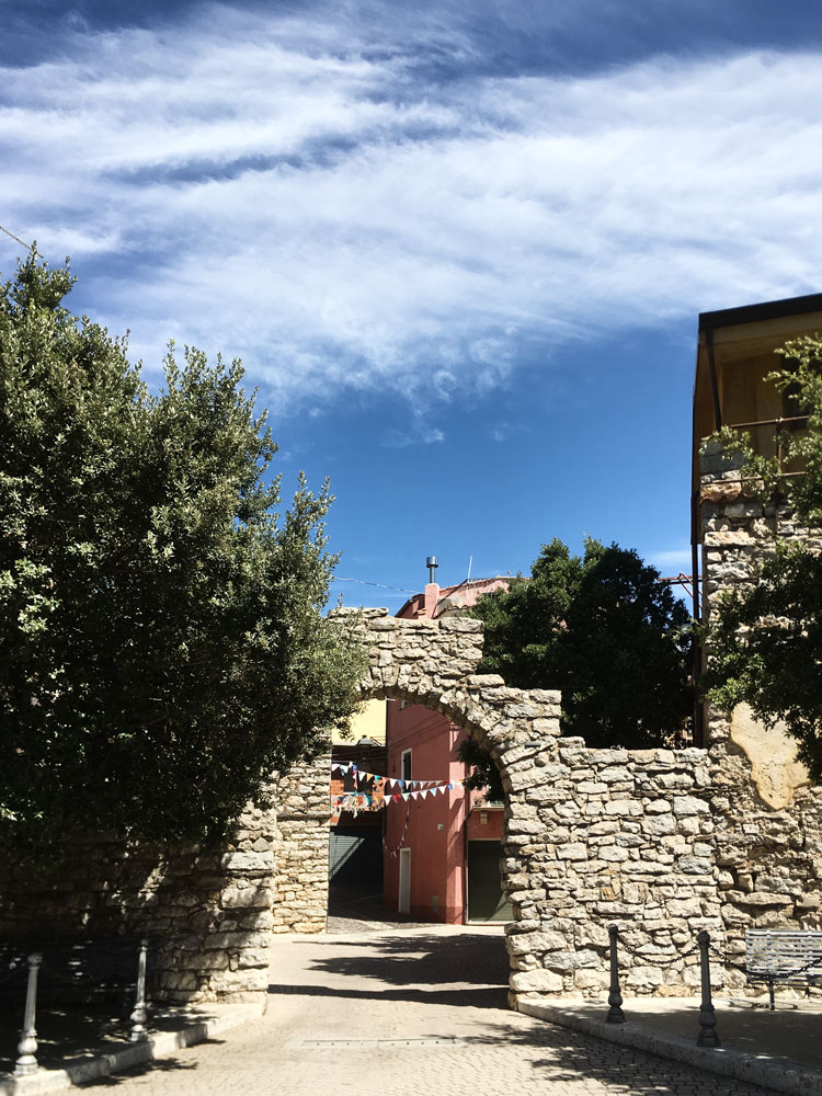 Ulàssai il borgo circondato dai tacchi d’Ogliastra