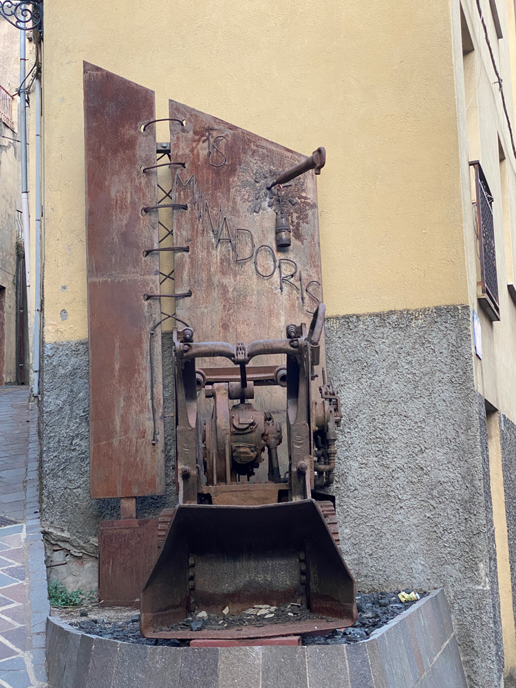 scultura miniera seui