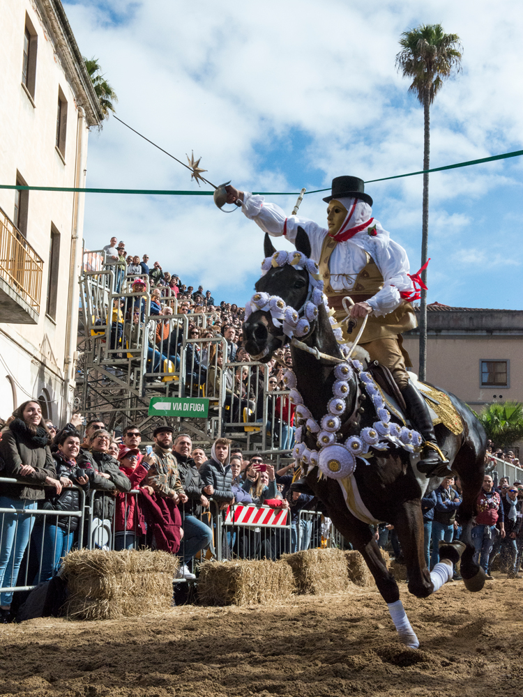 Sartiglia di Oristano il carnevale di Sardegna