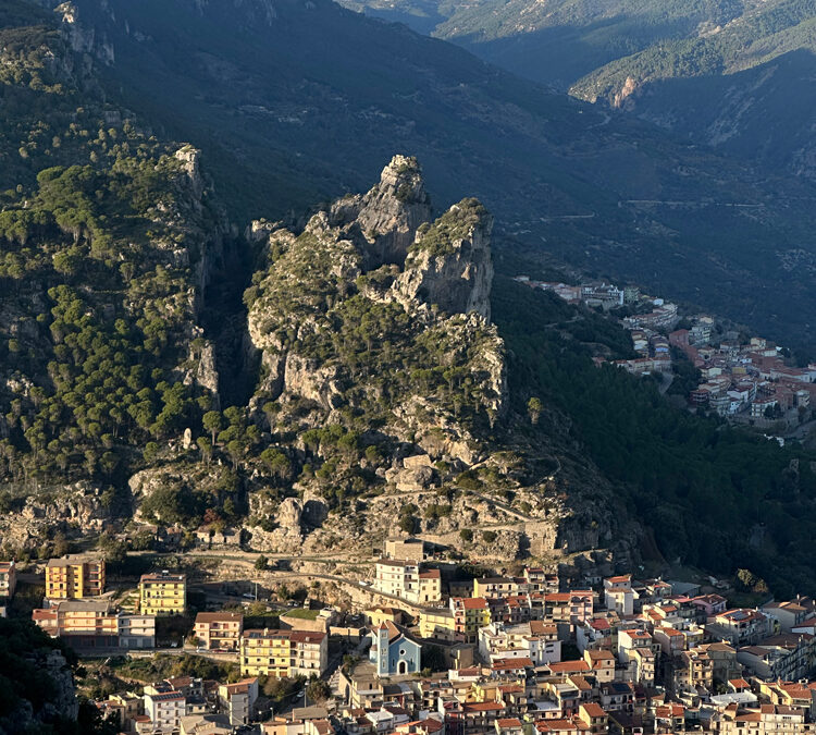 Ulàssai il borgo circondato dai tacchi d’Ogliastra